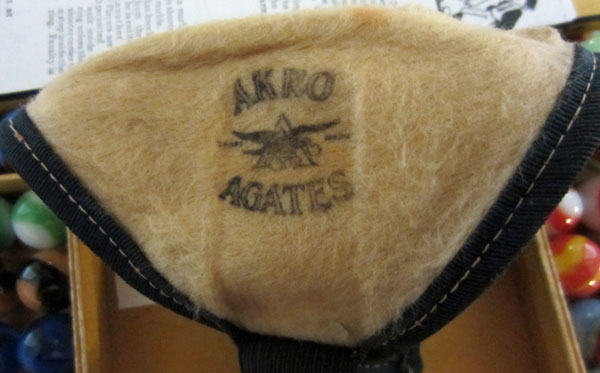 akro-knee-pad-inside.jpg