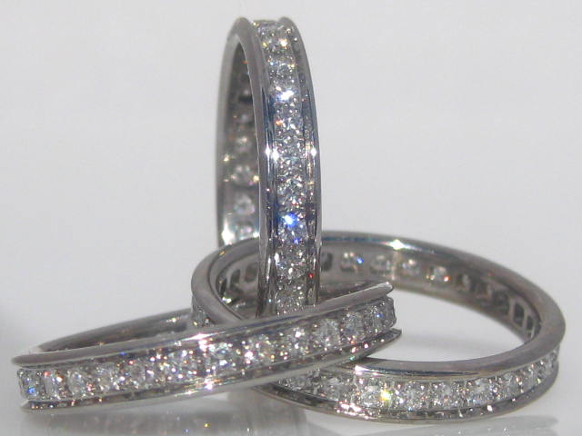   18K WHITE GOLD DIAMOND ROLLING TRINITY RING BAND SIZE 52 6  